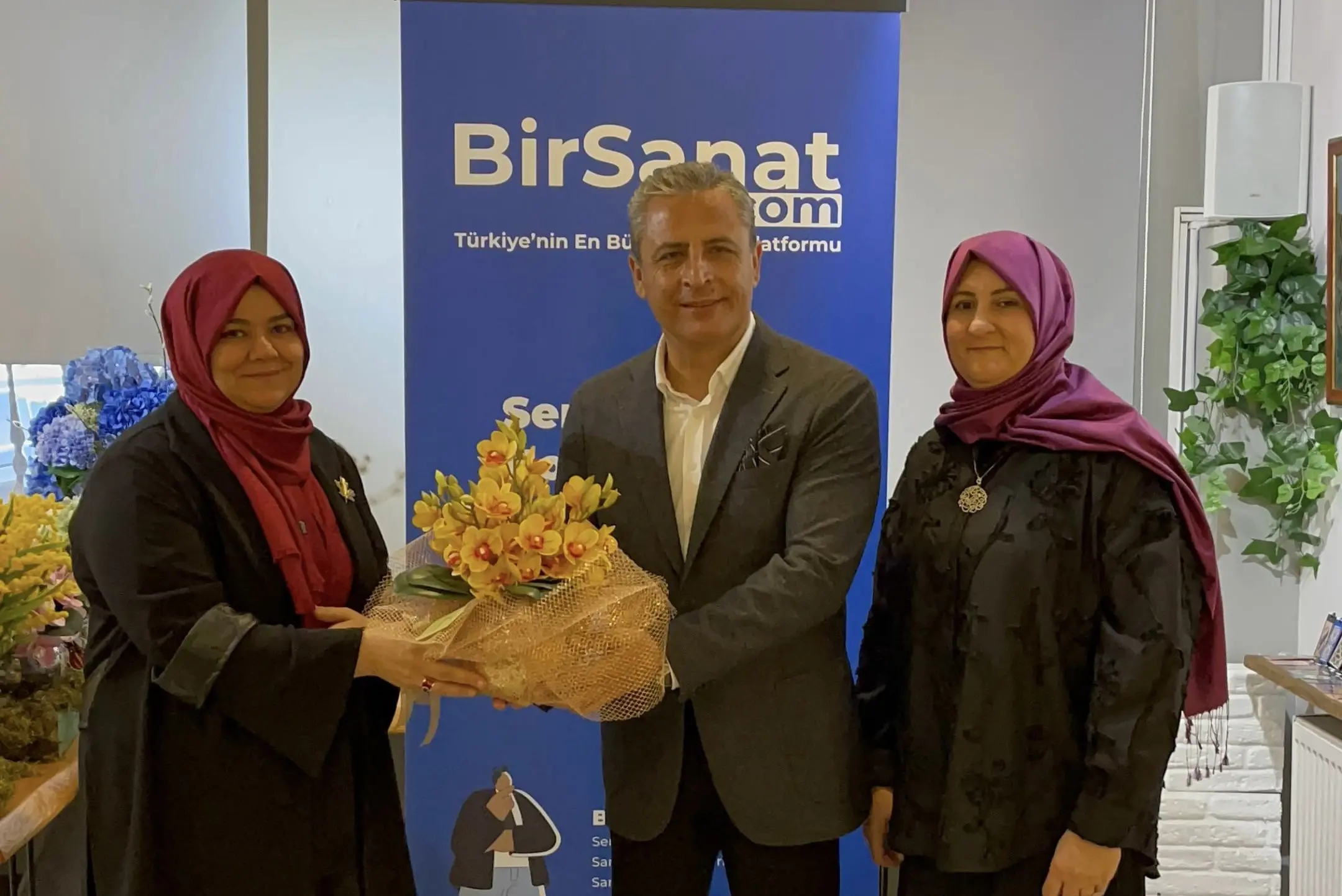 ‘Haneden Dökülenler Sanat Sergisi’ Sanatseverlerle Buluştu